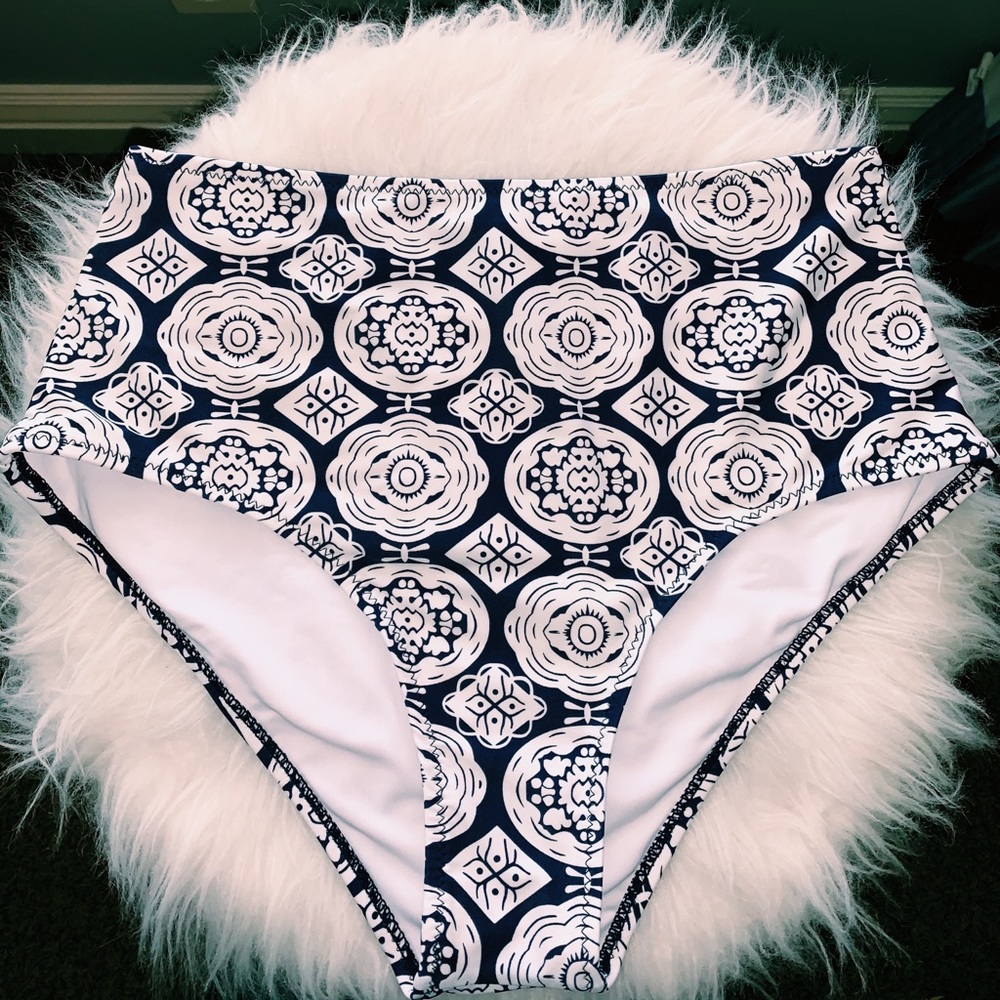 High wasted trendy swimsuit bottoms